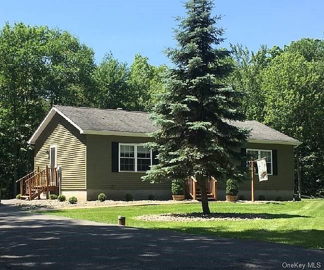 1st image of 44 Rosaline Ln
