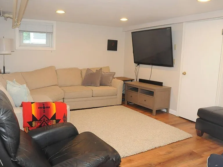 106 Upland Ave — Photo 28