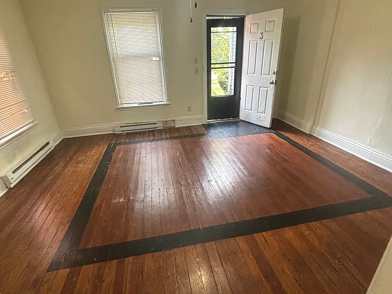 718 W Ionia St #3 — Photo 2