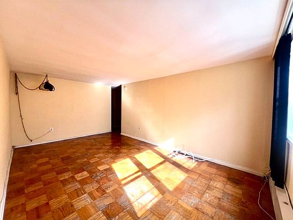 3rd image of 3420 Parsons Blvd APT 1V
