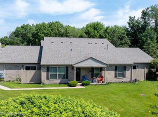 140 Pine Tree Ridge Dr UNIT 2, Waterford, MI 48327