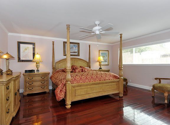 Master Bd w Bath & Walk-in Closet