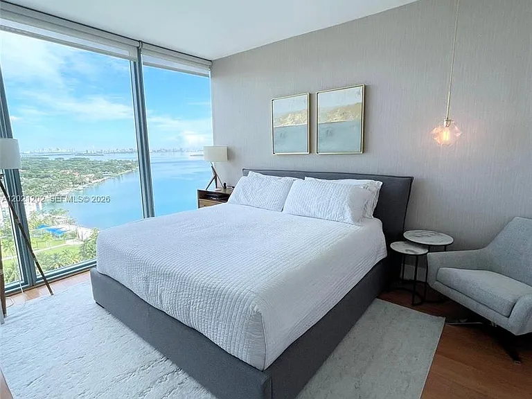 601 NE 36th St #1805 — Photo 3