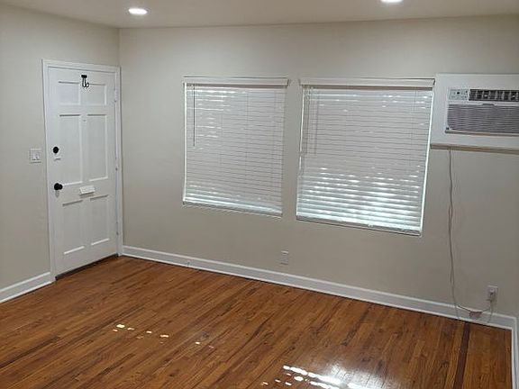 3rd image of 1229 N Hollywood Way #B