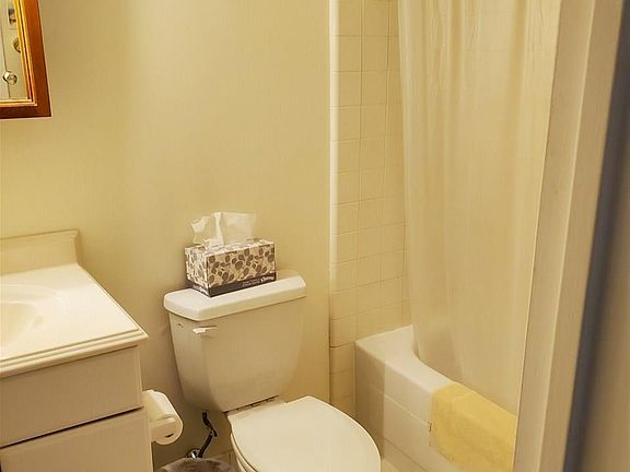 2nd image of 921 Park Pl #416