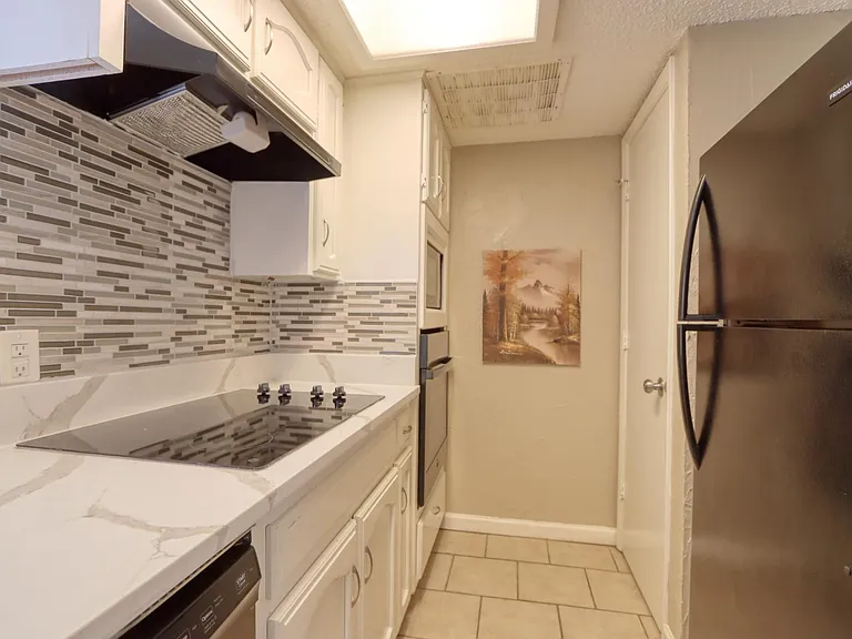 707 Harbour Town Dr #1 — Photo 4