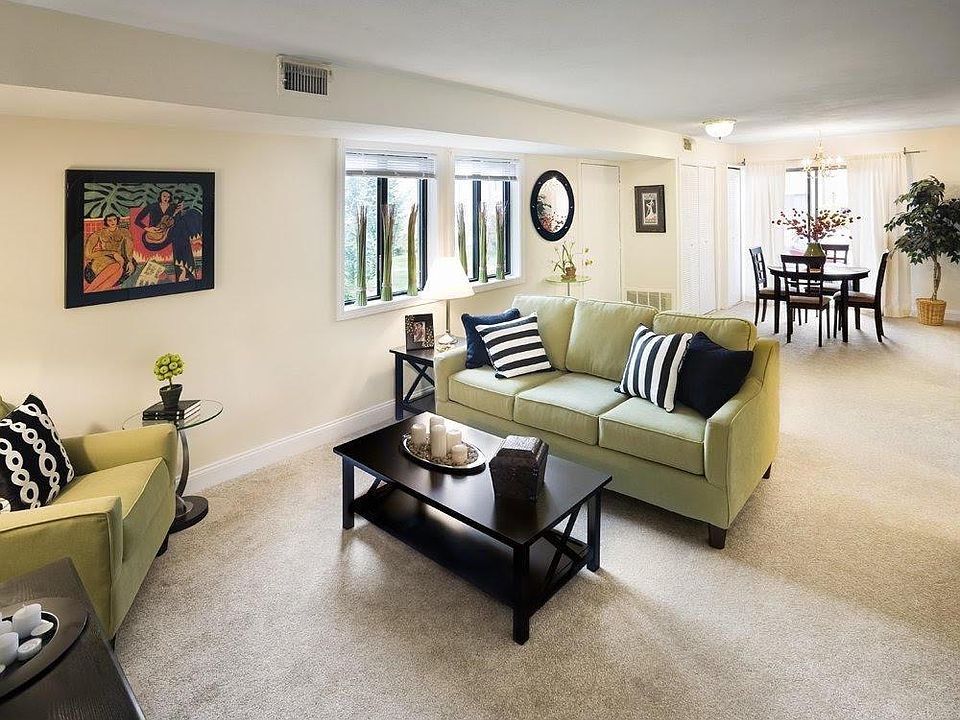 1st image of 7 Norwest Dr #201