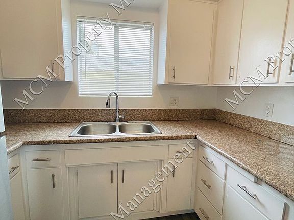4th image of 932 N Sierra Bonita Ave APT 8