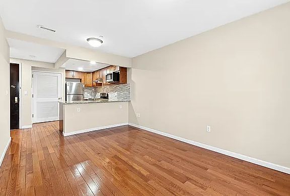 2nd image of 172-16 Jamaica Ave #5C