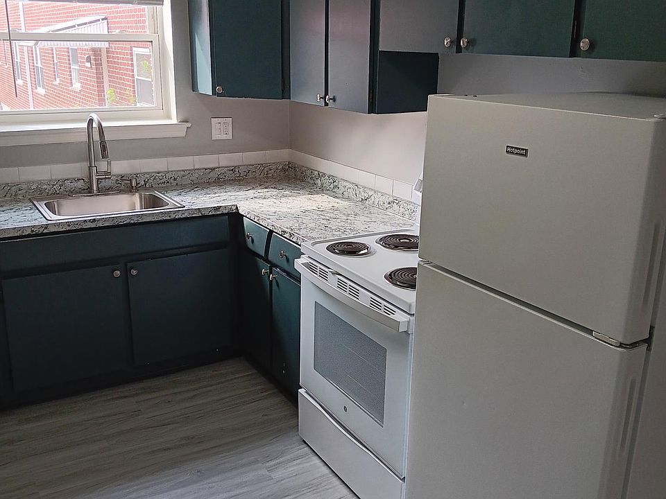 2nd image of 42 Folly Brook Blvd #2