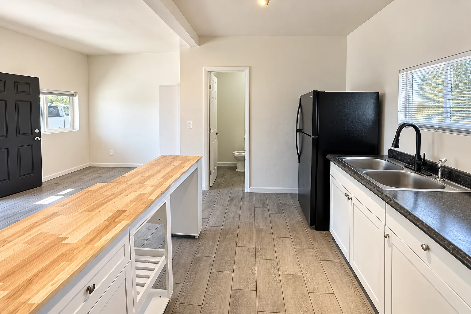 Studio, 382 sqft, $897 — Photo 3