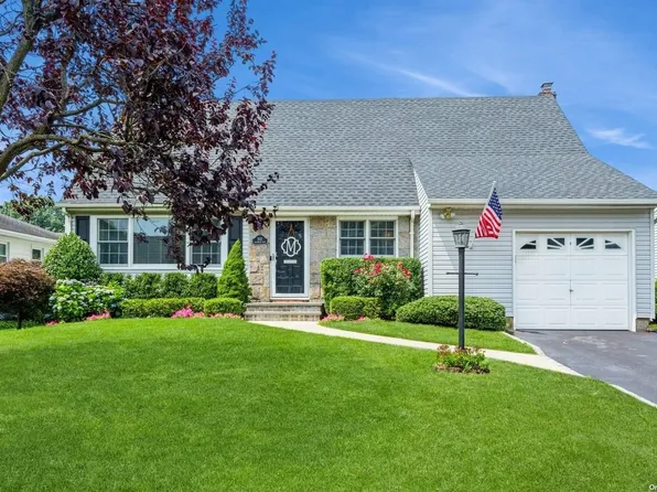 202 Meadbrook Road, Garden City, NY 11530