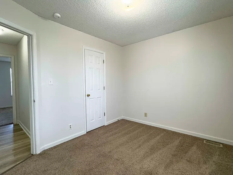 1028 Bush Ave — Photo 17