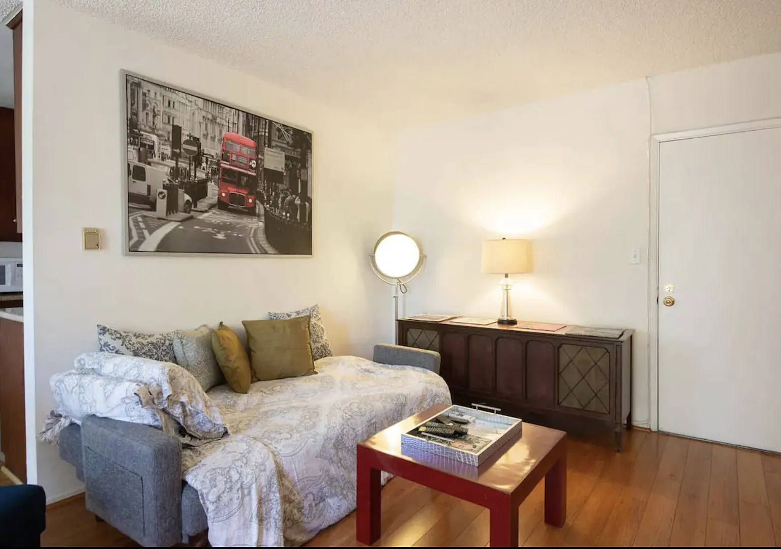 Entire condo in West Hollywood — Photo 2