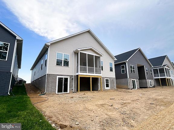 4th image of 137 Oleander Ct