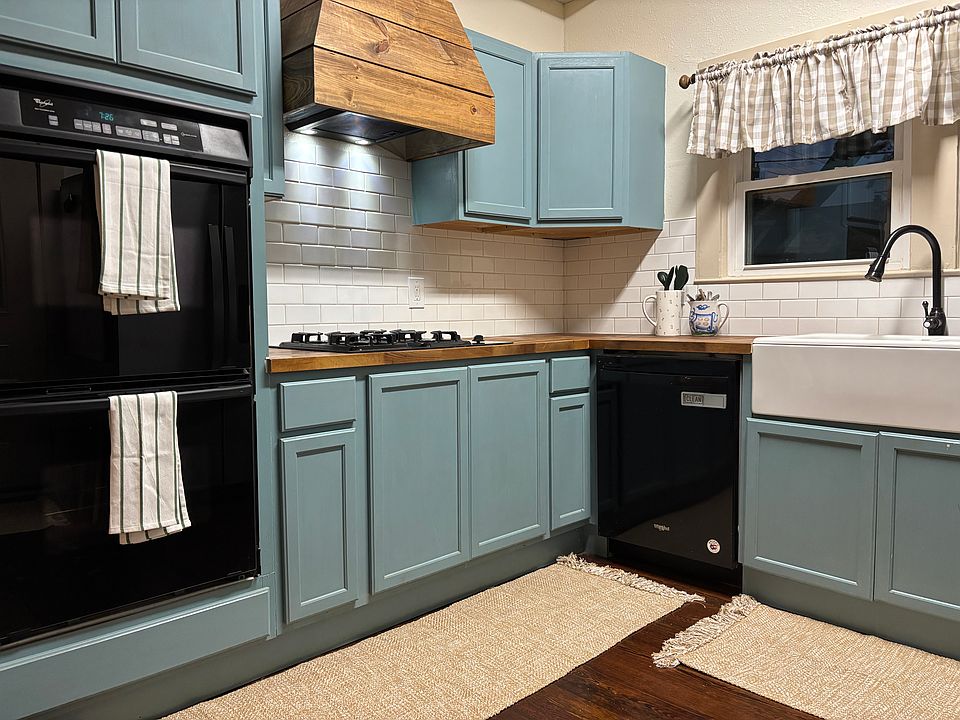 Updated kitchen with full appliances and plenty of space for cooking and storage