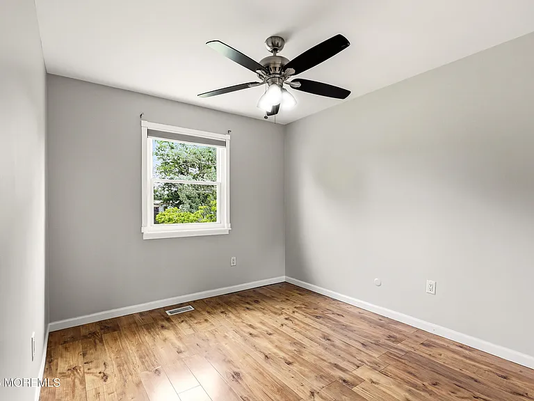 1029 Lucy Ln — Photo 12