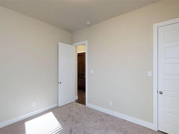 3rd image of 1621 Hardeman Ln