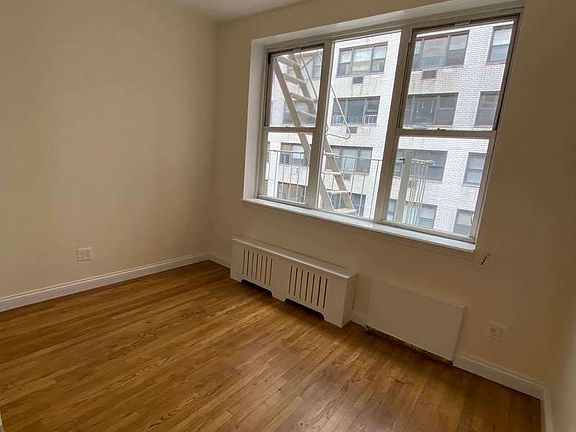 4th image of 450 W 58th St #3GE