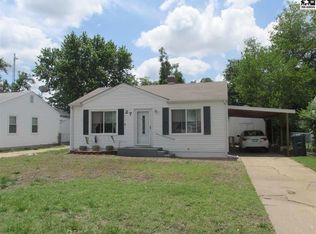 27 W 26th Ave, Hutchinson, KS 67502