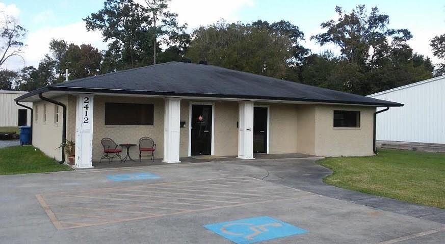 1st image of 2412 Maplewood Dr