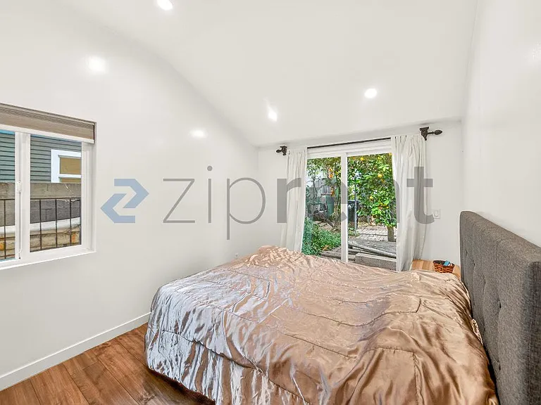 2431 S Catalina St — Photo 8