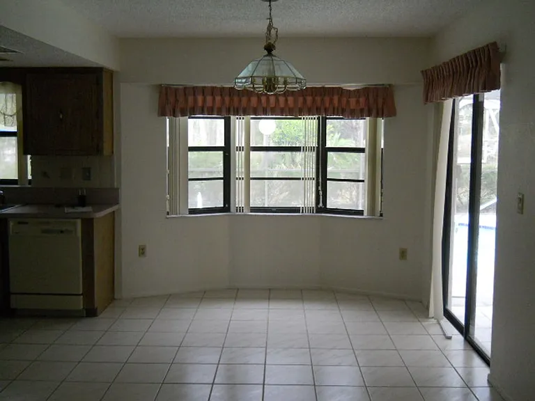 6247 Spring Hill Dr — Photo 9