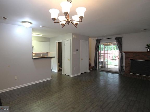 3rd image of 205 Wind Ridge Dr