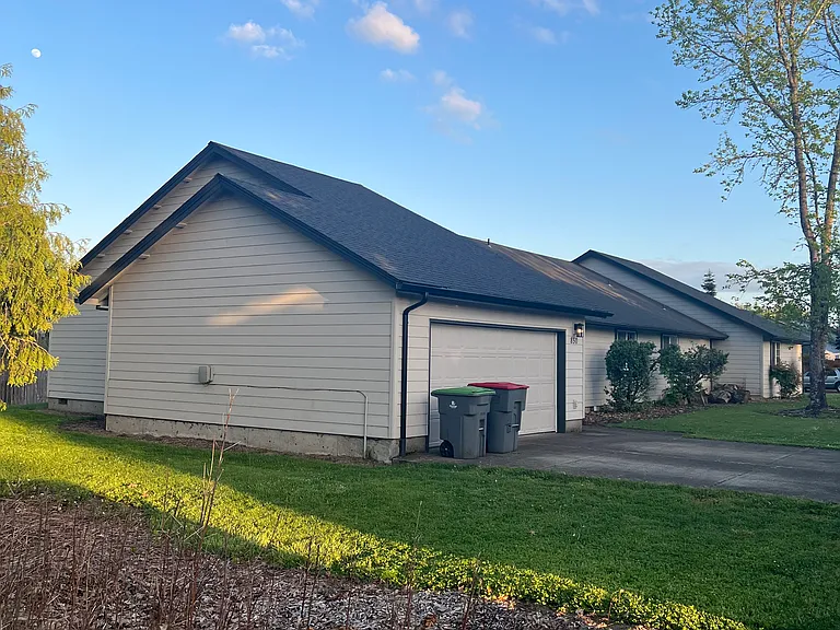 850 SW Agee St — Photo 3