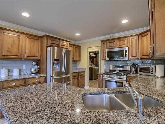 5th image of 8570 Angela Dr