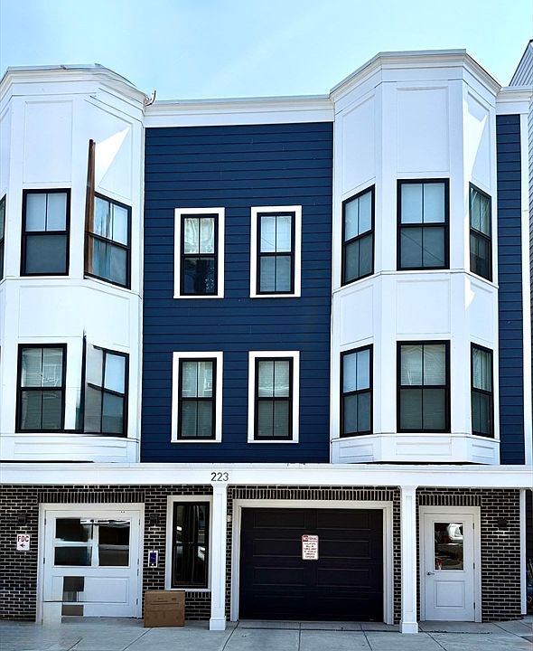 1st image of 223 Saratoga St #203