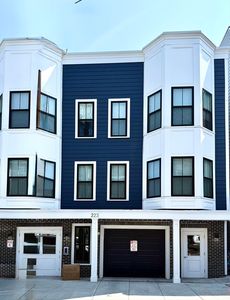 223 Saratoga St #203, Boston, MA, 02128