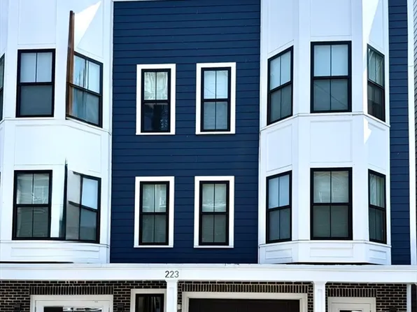 223 Saratoga St #203, Boston, MA 02128