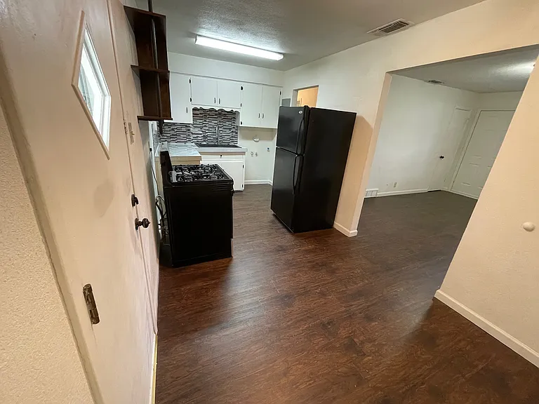 4749 Laverda Dr — Photo 22