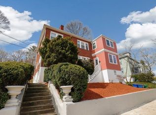 62 Algonquin Rd #1, Chestnut Hill, MA 02467