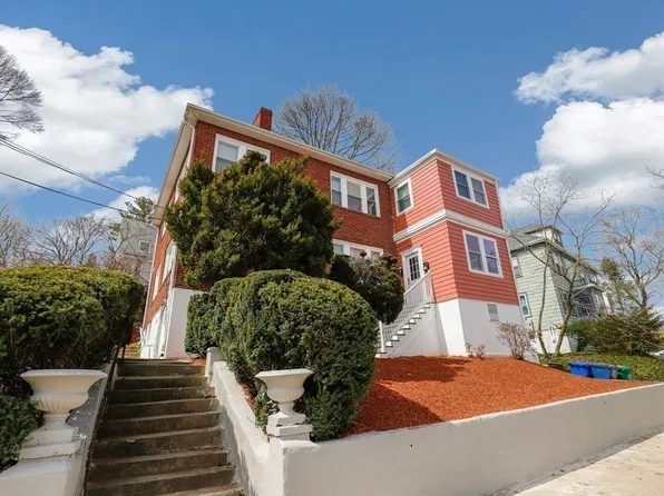 62 Algonquin Rd, Chestnut Hill, MA