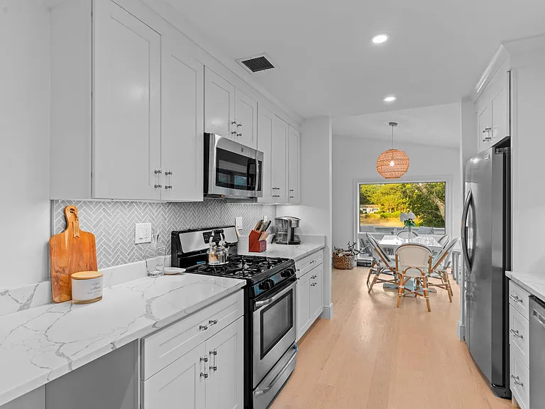 93 Riverside Dr — Photo 20