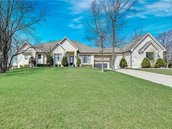 18340 Mohawk Ln, Stilwell, KS 66085