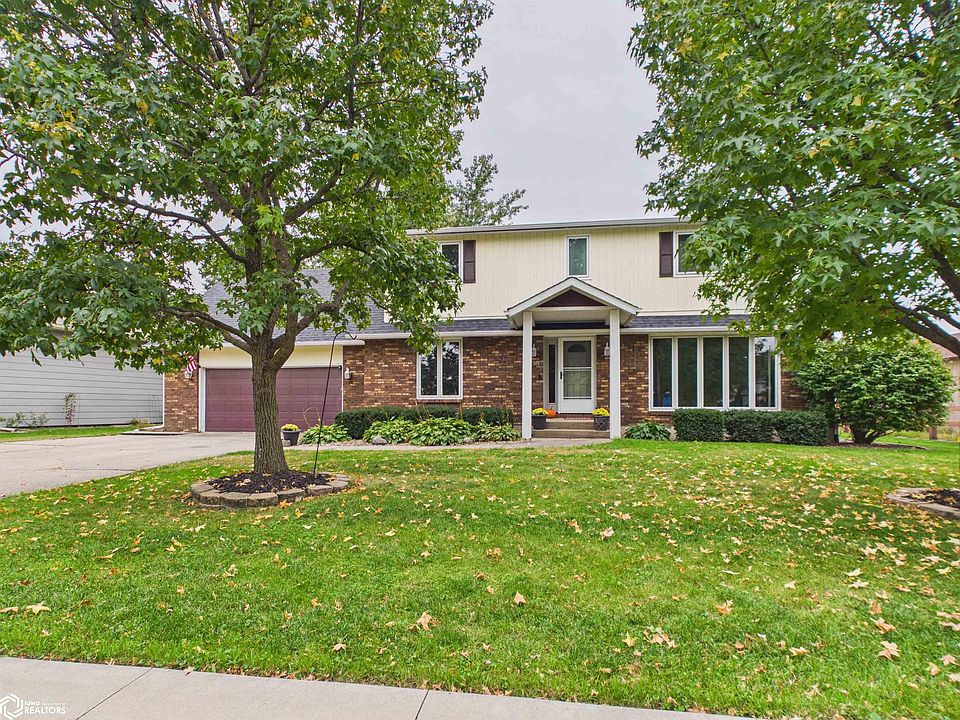 1st image of 10 Eleanor Dr