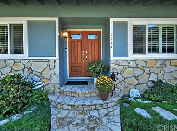 4th image of 23444 Strathern St