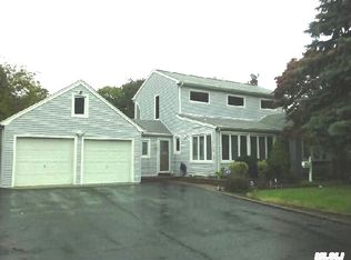 37 Brook St, Islip, NY 11751