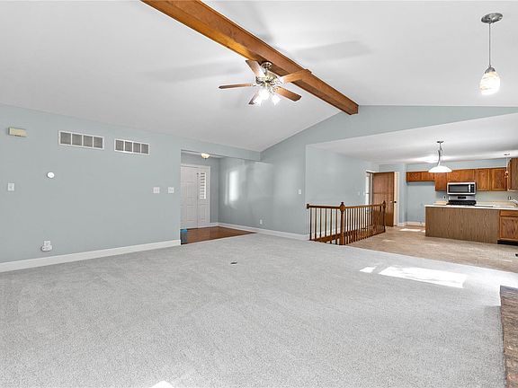 3rd image of 1015 Pratt Pl