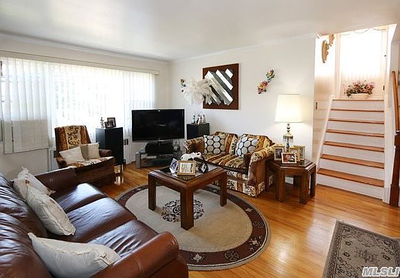 4th image of 15 Carleton St