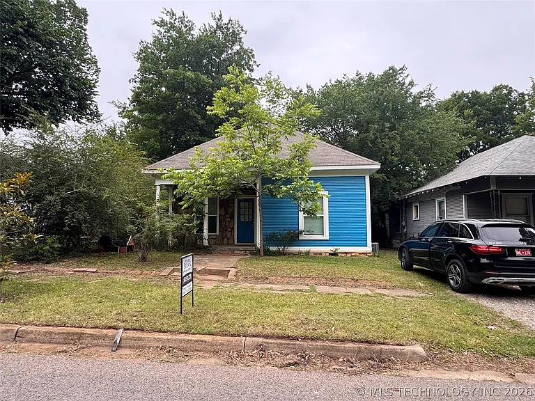 709 N 6th Ave — Photo 1