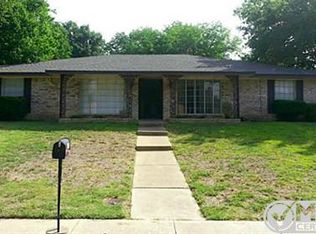 1004 Pine Tree Ln, Desoto, TX 75115