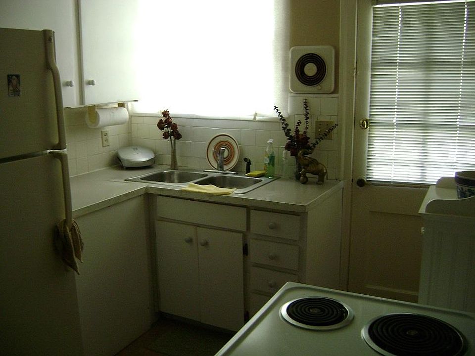 2nd image of 3698 Saint Johns Ave APT 1