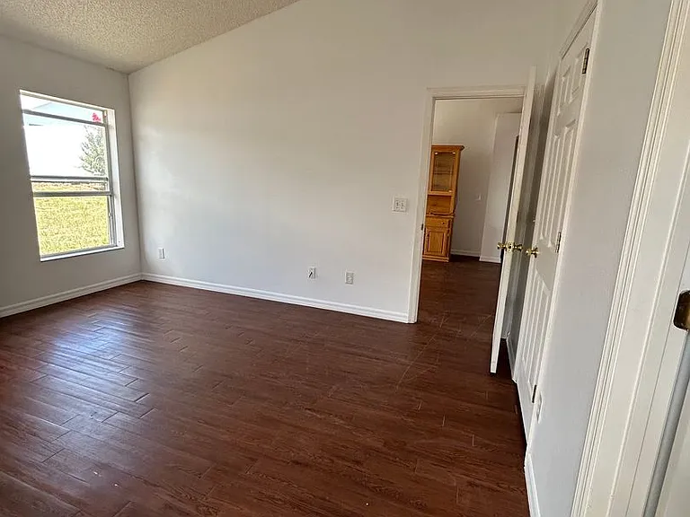 136 Grantham Dr — Photo 11