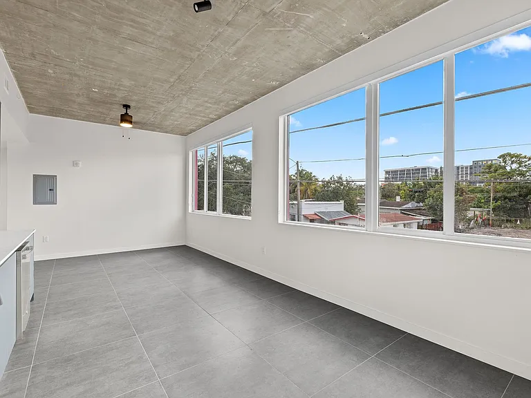 315 NW 32nd St — Photo 49