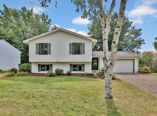 12075 Oxbow Dr, Eden Prairie, MN 55347