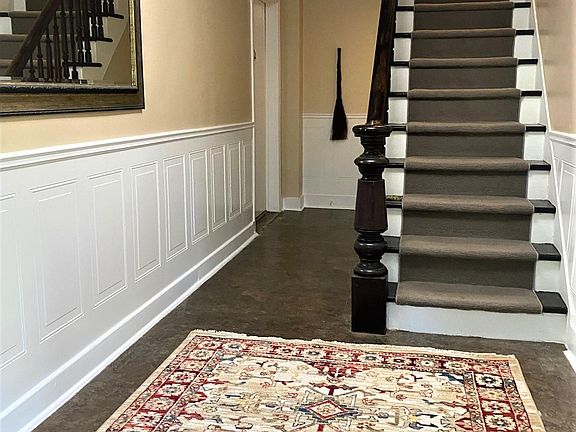 Entry hall, the 2R unit is straight up the stairs.